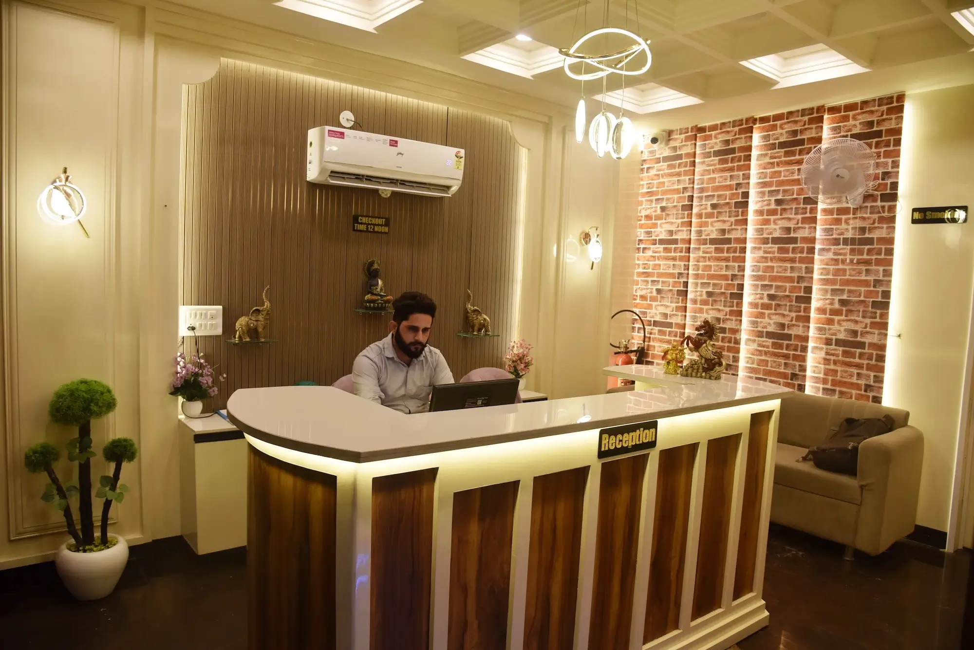 Hotel H Plus interior